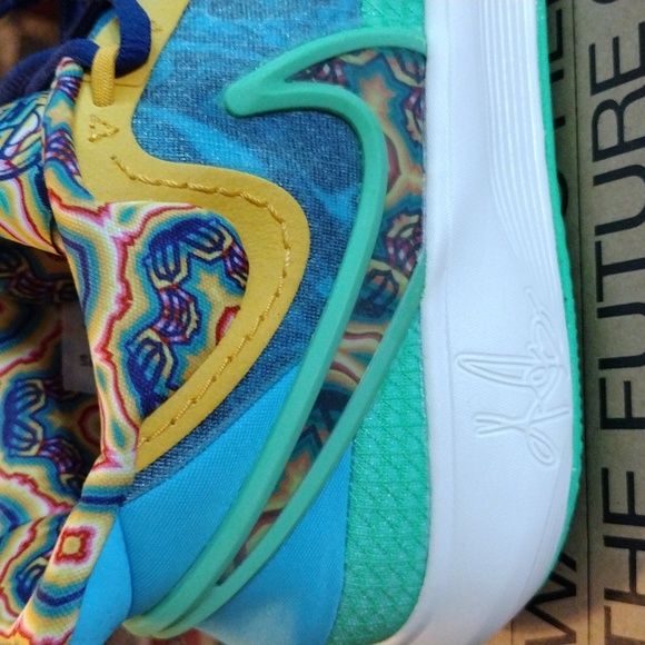 NWT Kyrie 8 GO SE (GS) size 7Y - Picture 2 of 8